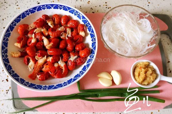 蒜蓉蒸龙虾的做法图解1