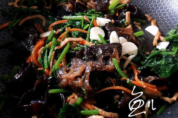芹菜木耳炒肉丝的做法图解14