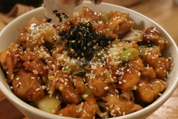 葱烧鸡腿肉盖饭的做法图解8