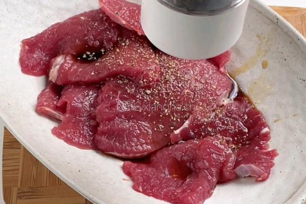 菠萝牛肉三明治的做法图解1