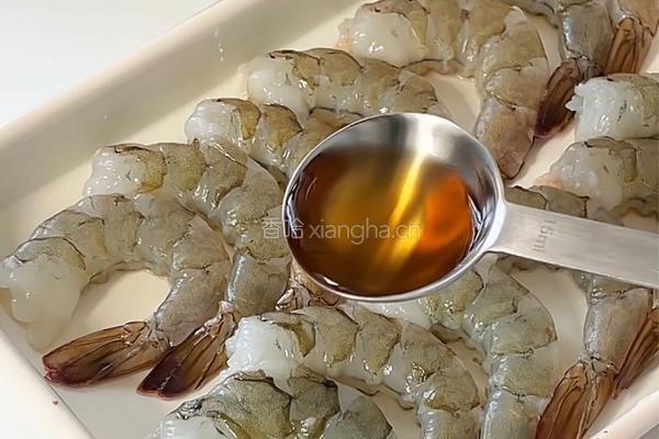 法式蒜香牛油虾的做法图解1