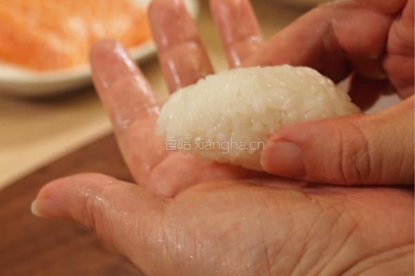 三文鱼寿司的做法图解4