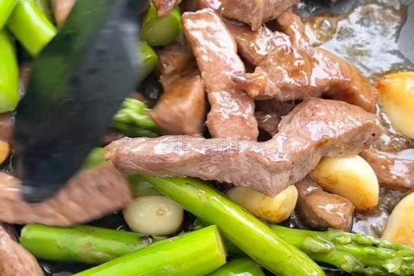 蒜香芦笋牛肉的做法图解8