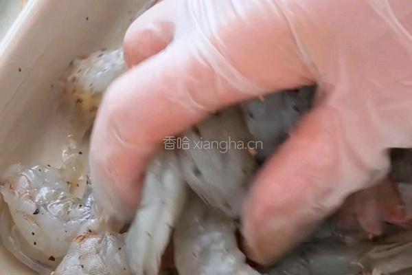 法式蒜香奶油虾的做法图解2