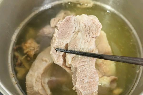 酸菜白肉的做法图解2