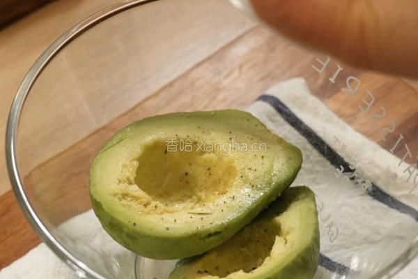 牛油果蒜香黑虎虾的做法图解3