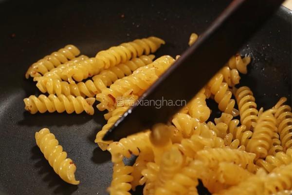 黑松露螺丝面的做法图解2