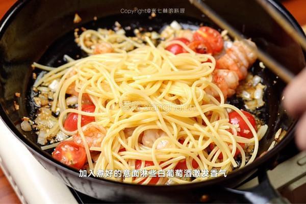 番茄虾仁意面的做法图解5