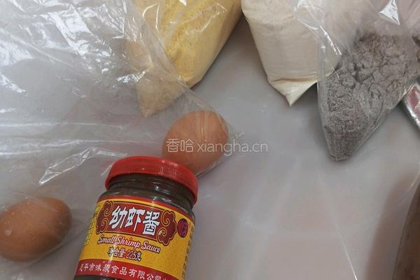 鸡蛋炒虾酱(窝头）(荷叶饼）的做法图解1
