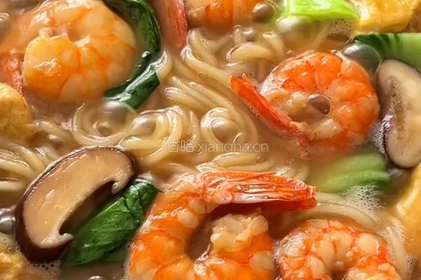 菌菇虾仁鸡蛋面的做法图解8
