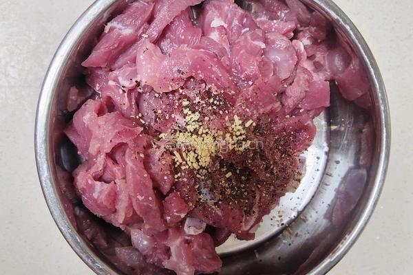 糖醋里脊的做法图解2