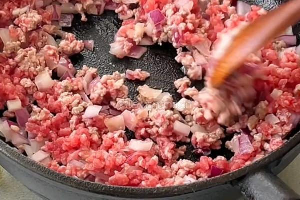 芝士番茄肉酱意面的做法图解4