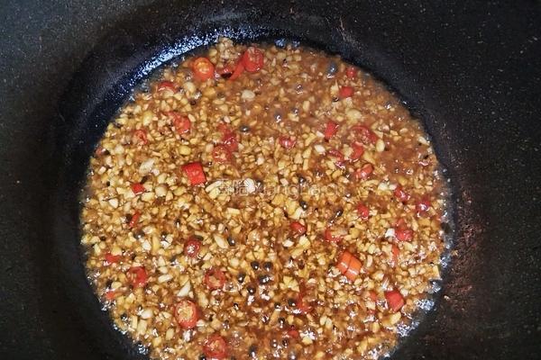 蒜蓉粉丝海鲜煲的做法图解6