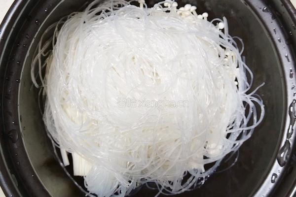 蒜蓉粉丝海鲜煲的做法图解8