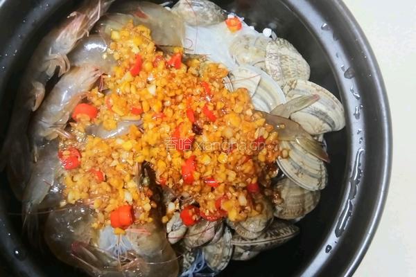 蒜蓉粉丝海鲜煲的做法图解10