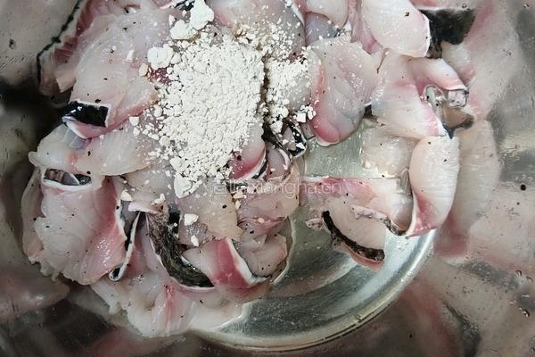水煮酸菜鱼的做法图解4