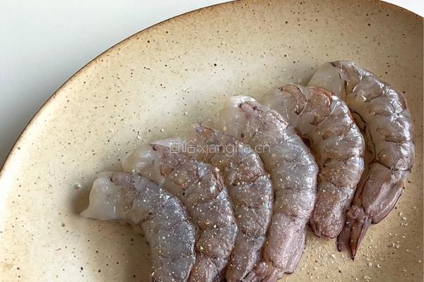 菠菜虾仁烤蛋饼的做法图解1