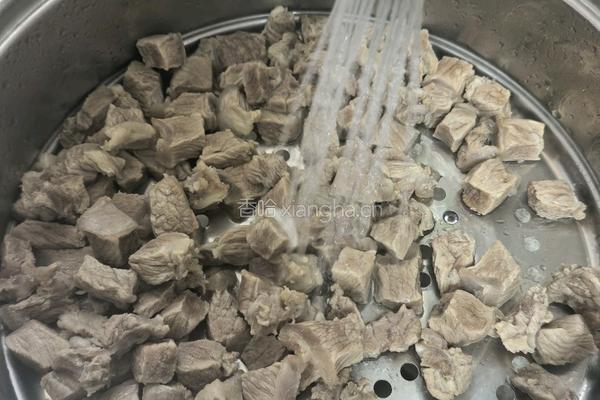 土豆牛腩的做法图解2