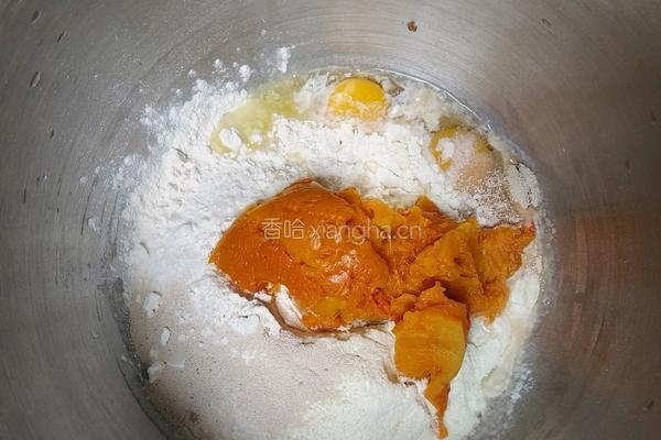 奶香南瓜餐包的做法图解3