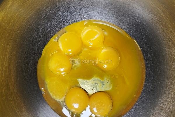 戚风蛋糕(8寸一个或者6寸两个)的做法图解3