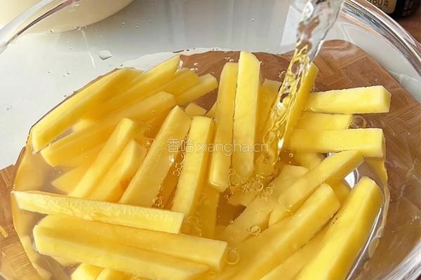 芝士肉酱薯条的做法图解1