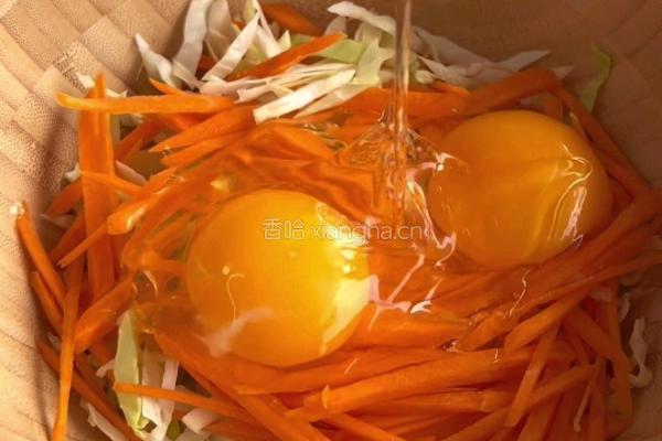 包菜虾仁烤蛋饼的做法图解2