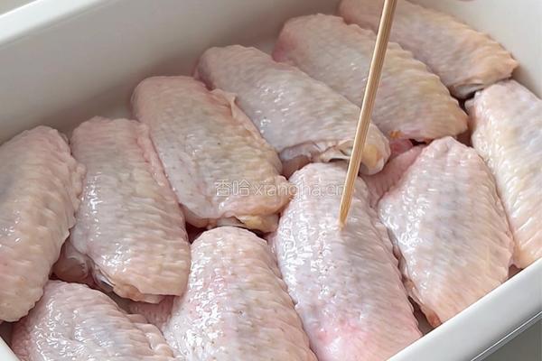 黄油蒜香煎鸡翅的做法图解1