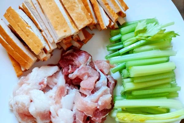 香干炒肉的做法图解1