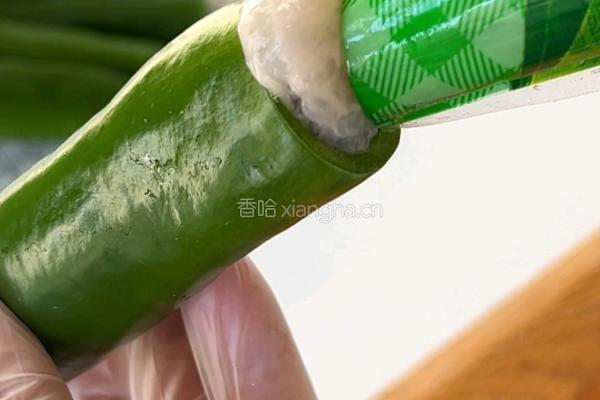 青椒酿虾滑的做法图解1