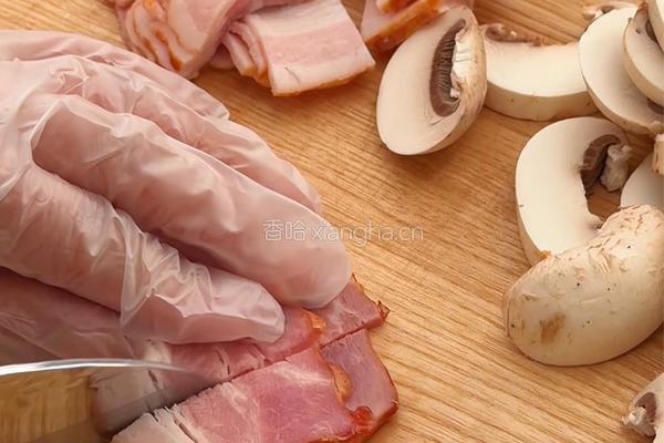 奶油培根意面的做法图解2