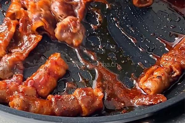 辣牛肉紫菜包饭的做法图解4