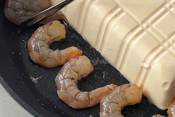 虾仁豆腐抱蛋的做法图解3