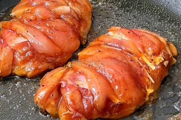 辣奶油黑松露鸡排意面的做法图解3