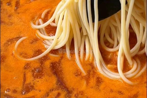 辣奶油黑松露鸡排意面的做法图解7
