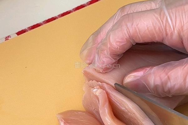 黑松露包菜鸡肉三明治的做法图解1