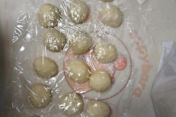 蜂蜜脆皮小面包（28方盘波兰种）的做法图解11