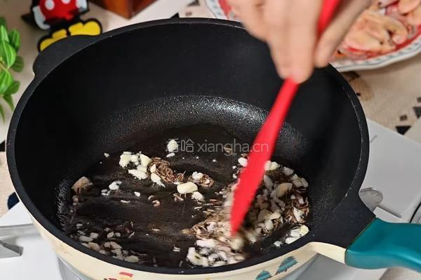加拿大北极虾菠菜咖喱的做法图解3