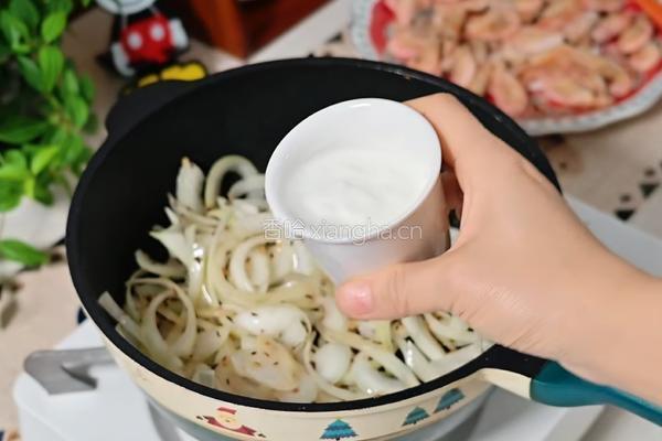 加拿大北极虾菠菜咖喱的做法图解4