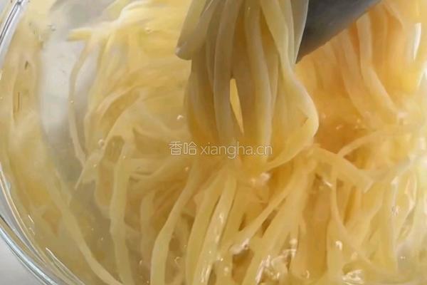 黑松露鸡肉奶油意面的做法图解3