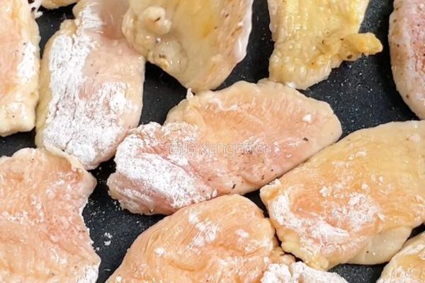 黑松露鸡肉奶油意面的做法图解4