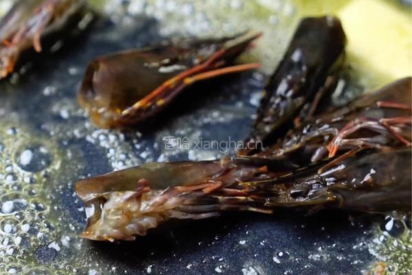 法式蒜香奶油虾的做法图解3