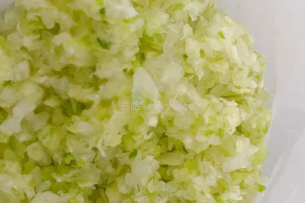 猪肉白菜饺子的做法图解1
