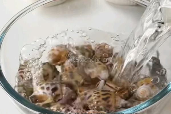 黑松露蒜末芥末罗氏虾的做法图解1