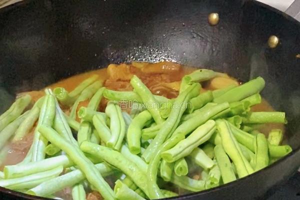 排骨炖豆角的做法图解2
