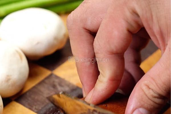黑松露芦笋虾仁的做法图解1