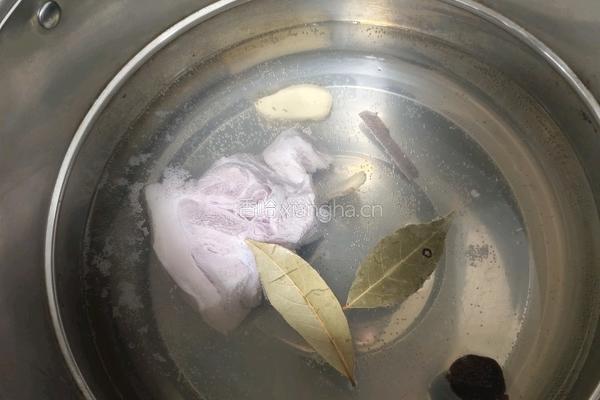 蒜泥白肉的做法图解2