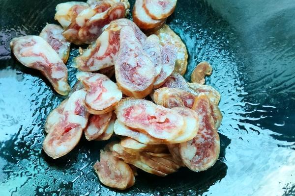 荷兰豆炒香肠的做法图解4
