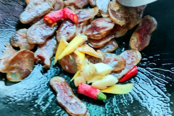 荷兰豆炒香肠的做法图解5