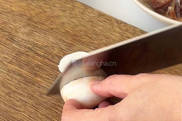 蒜香口蘑牛肉的做法图解3