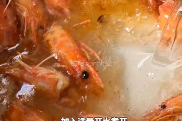 咸蛋黄虾仁豆腐煲的做法图解2
